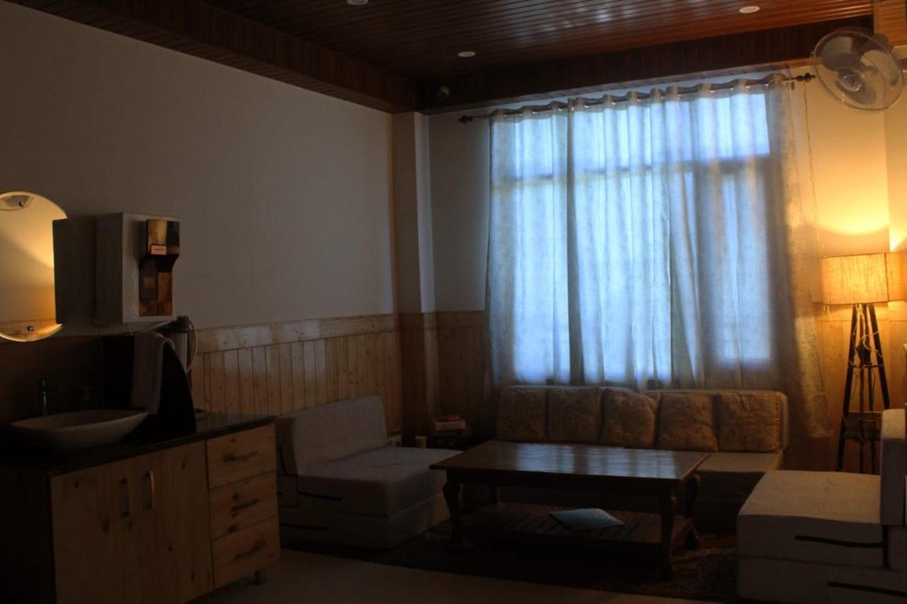 Him Aashrey B&B Homestay Шимла Экстерьер фото