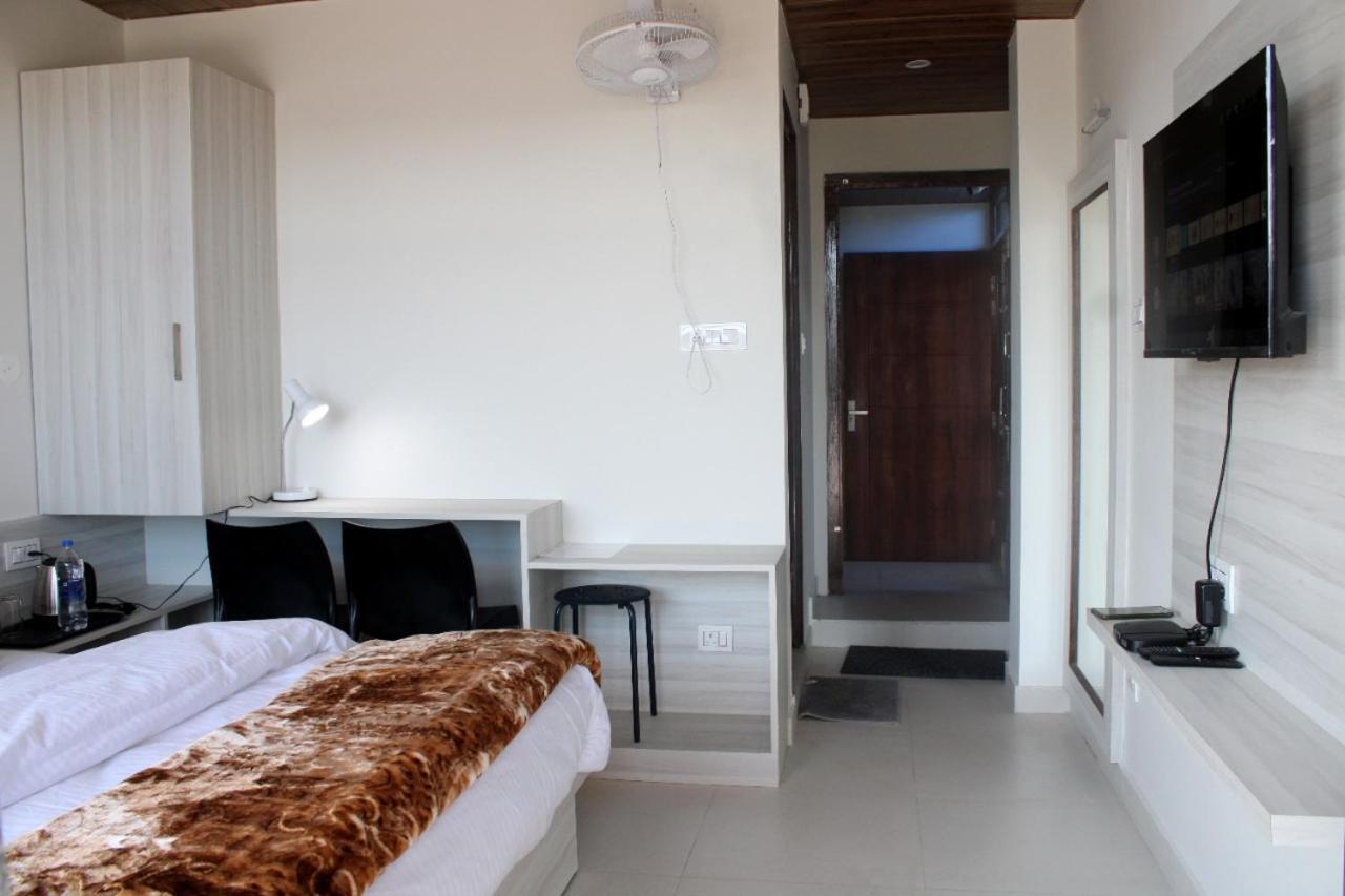 Him Aashrey B&B Homestay Шимла Экстерьер фото