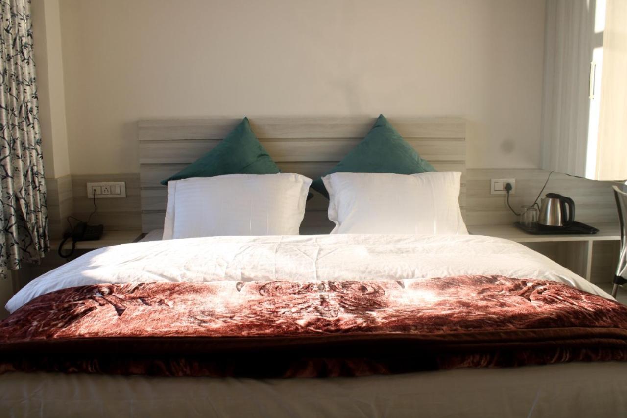 Him Aashrey B&B Homestay Шимла Экстерьер фото